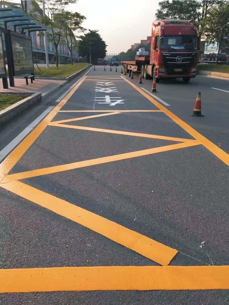 公交車(chē)站熱熔標(biāo)線(xiàn)